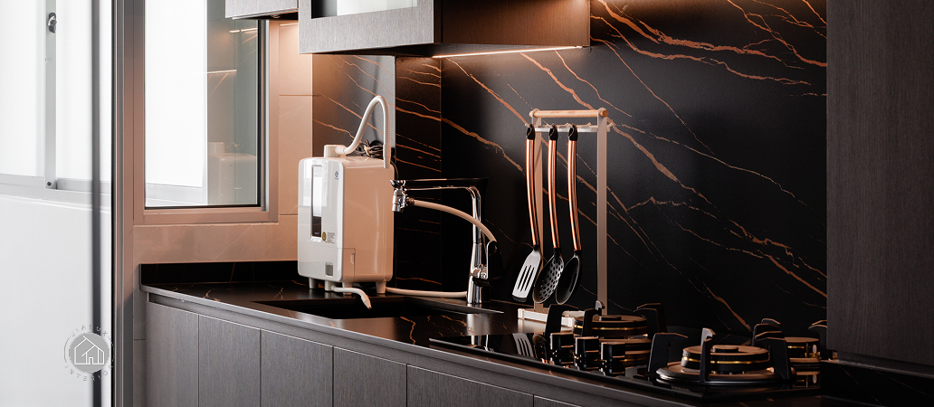 Modern Jialux Interior kitchen featuring striking black marble backsplash.