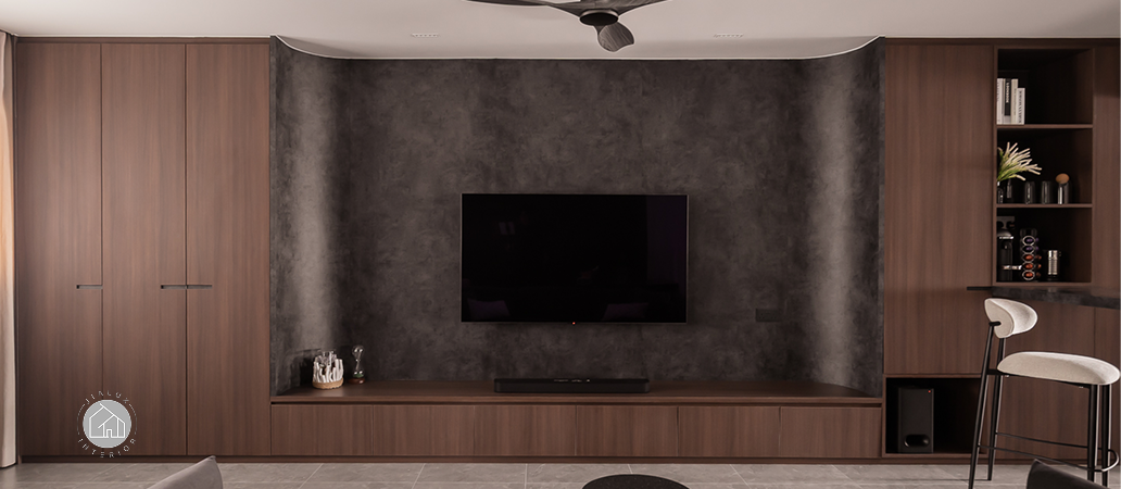 Sophisticated dark feature wall by Jialux Interior.